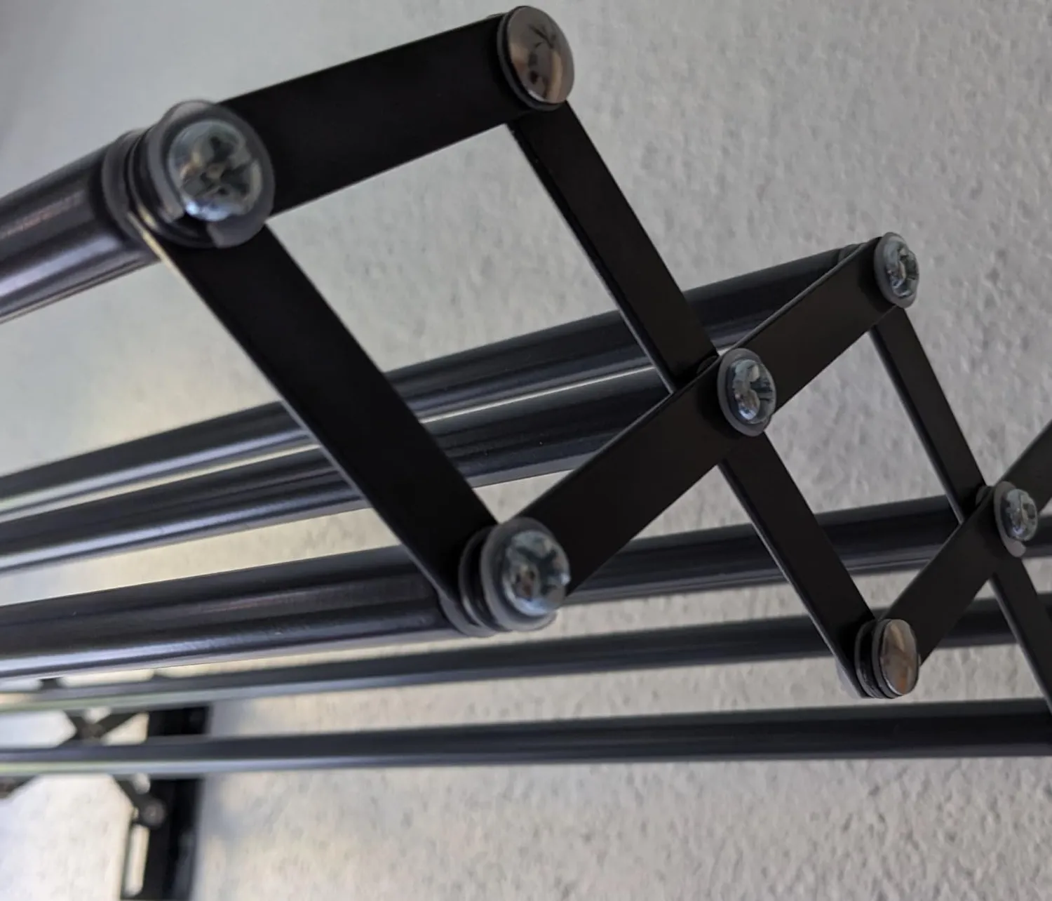 mDesign Wäscheständer ausziehbar 8 Stangen Wandtrockner Gold