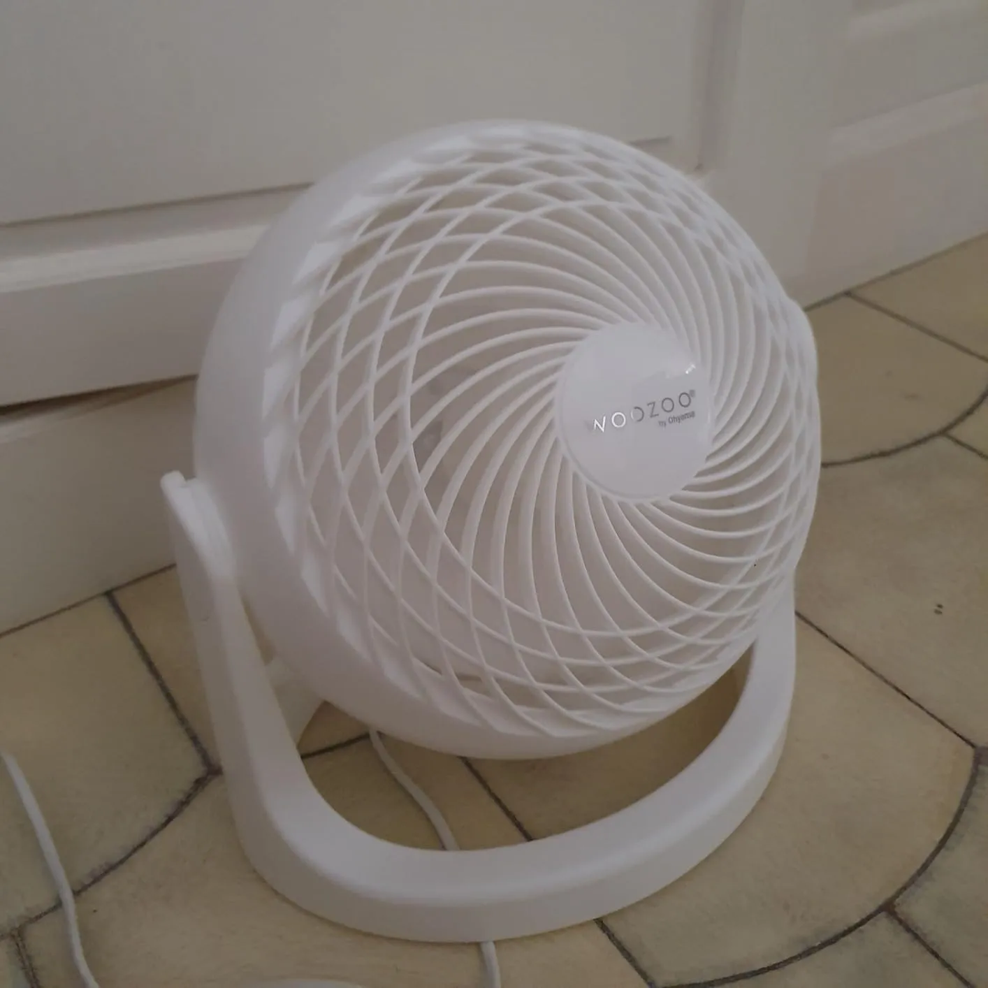 Woozoo PCF-HE18 Tischventilator weiß 23 m² kompakt