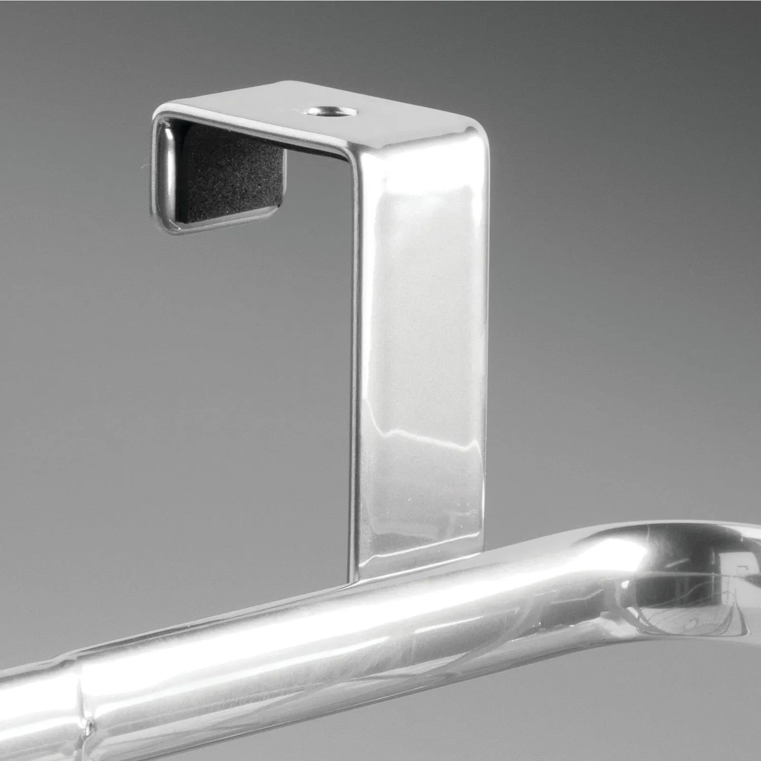 mDesign Tütenspender Metall silber für Schranktür
