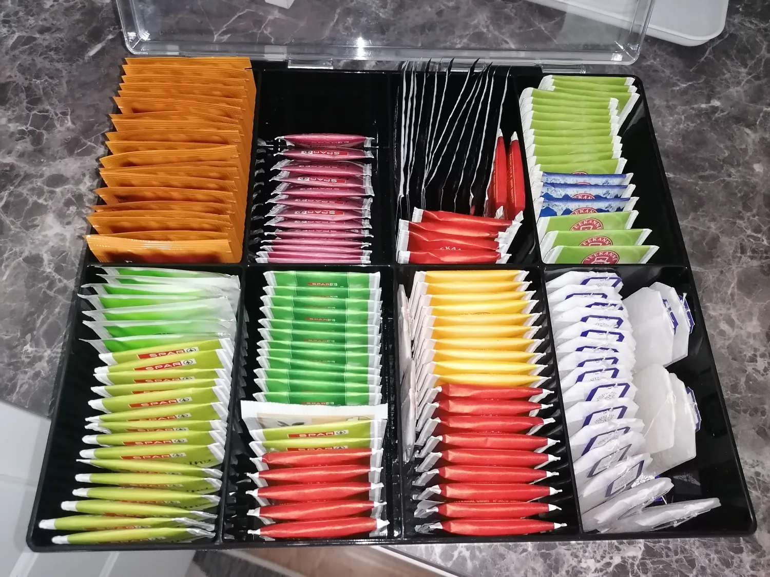 mDesign Teedose Aufbewahrungsbox 8 Fächer schwarz