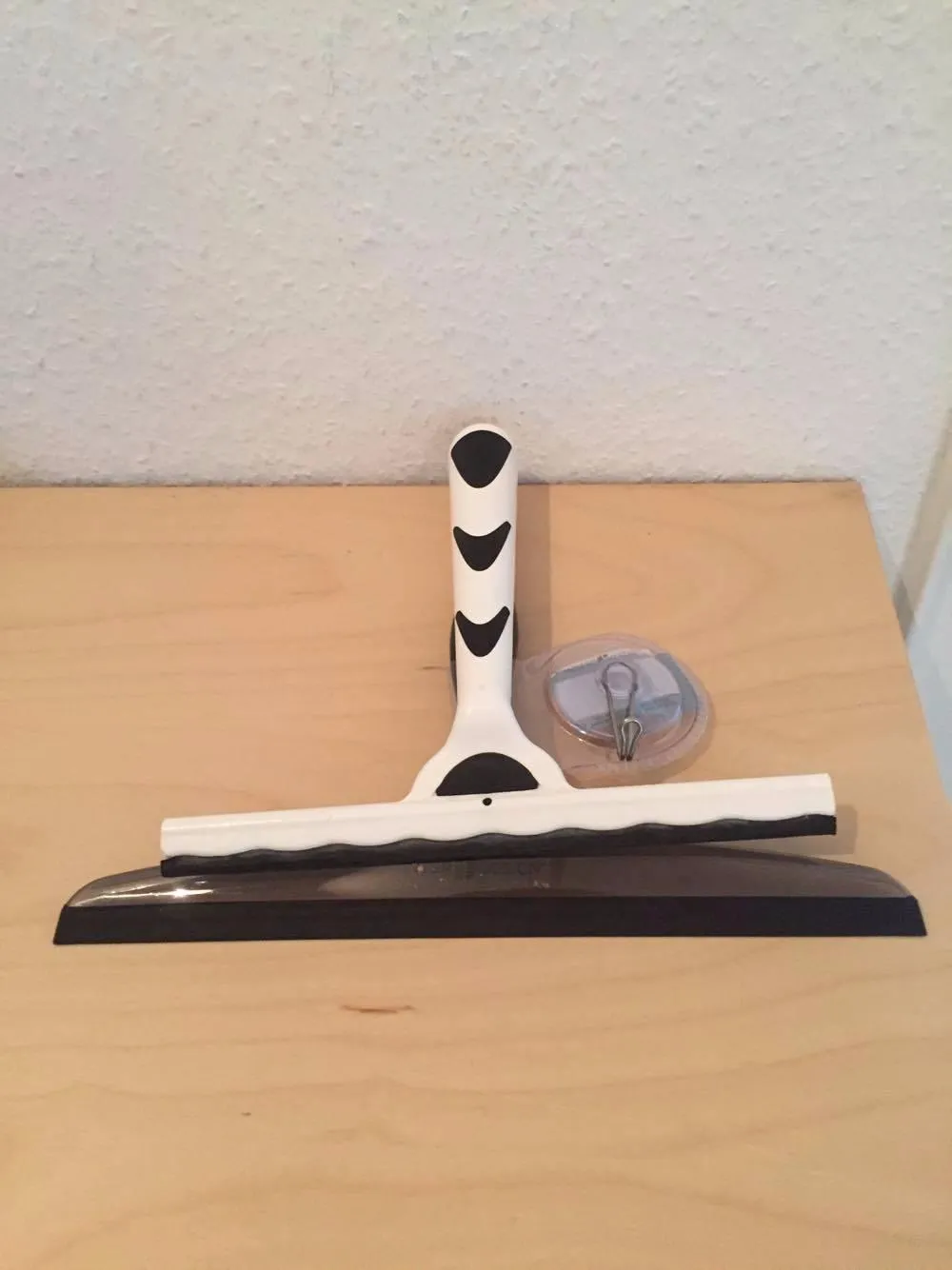 mDesign Duschabzieher 30,5 cm Schwarz Saugnapf