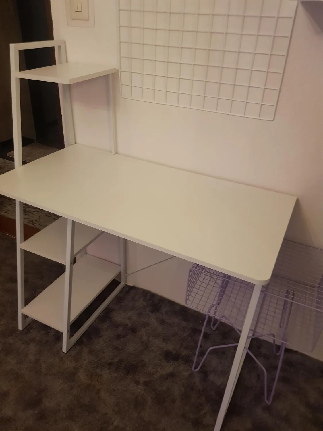 mDesign Beistelltisch Metalldraht mit Korb Beistelltisch Mattsilber
