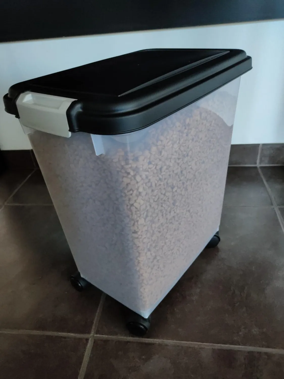 Iris Ohyama MP-8 Futterbox 30L schwarz luftdicht