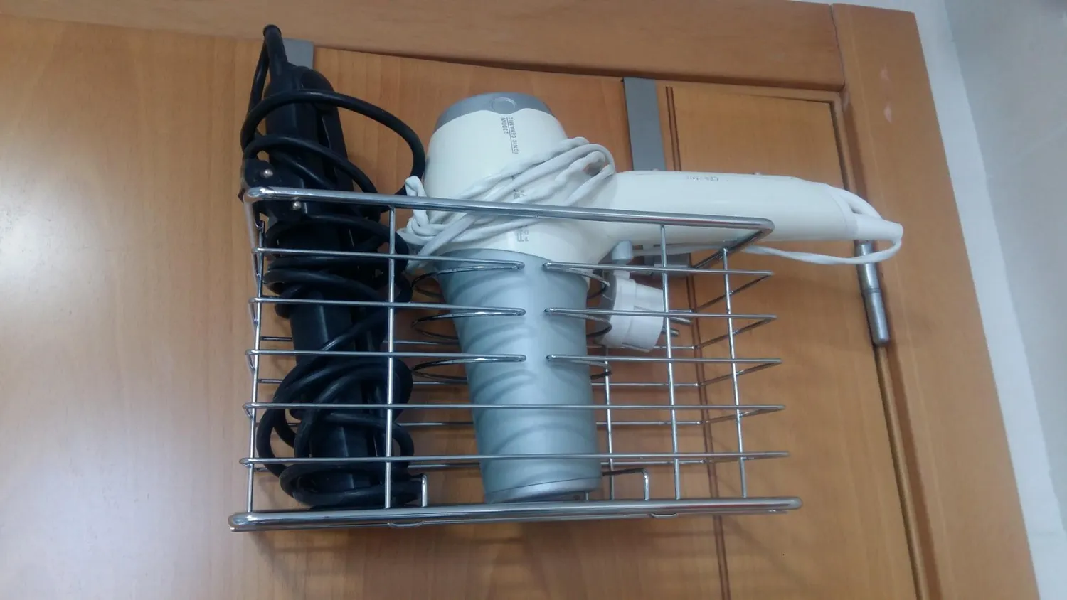mDesign Fönhalter Metall Wand-Organizer 3 Fächer schwarz