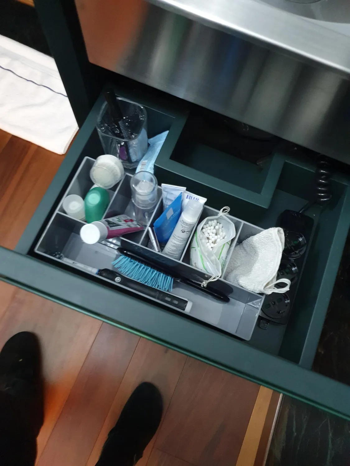 mDesign Schminkaufbewahrung 6 Fächer Kosmetik Organizer Grau