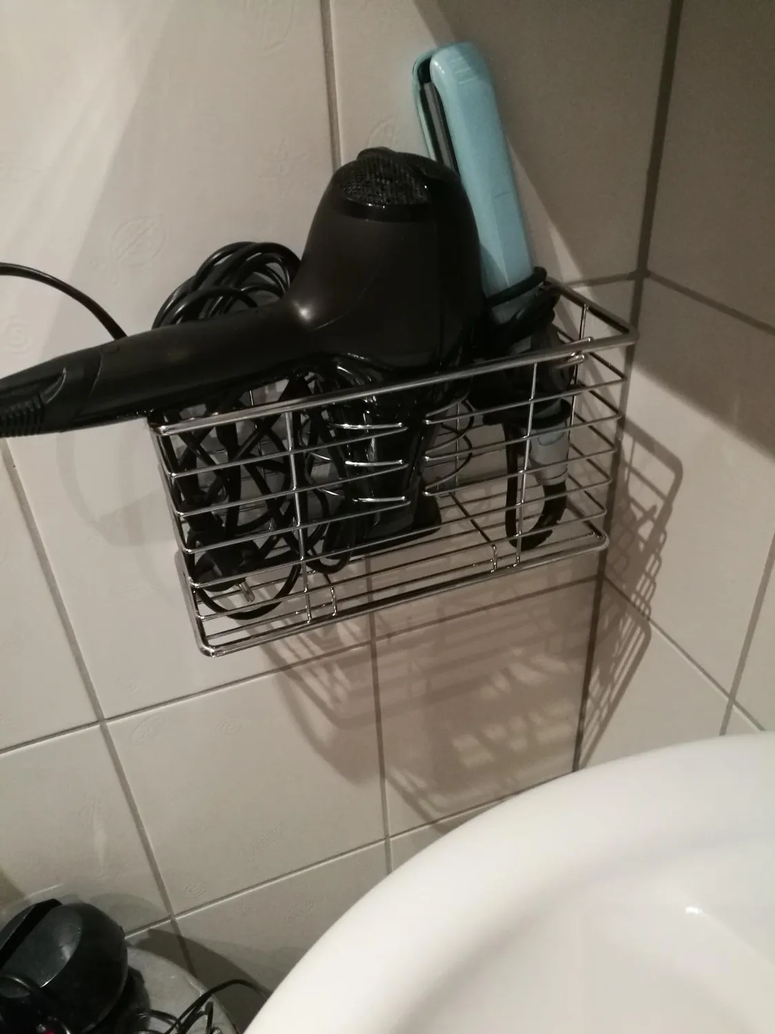 mDesign Fönhalter Metall Wand-Organizer 3 Fächer schwarz