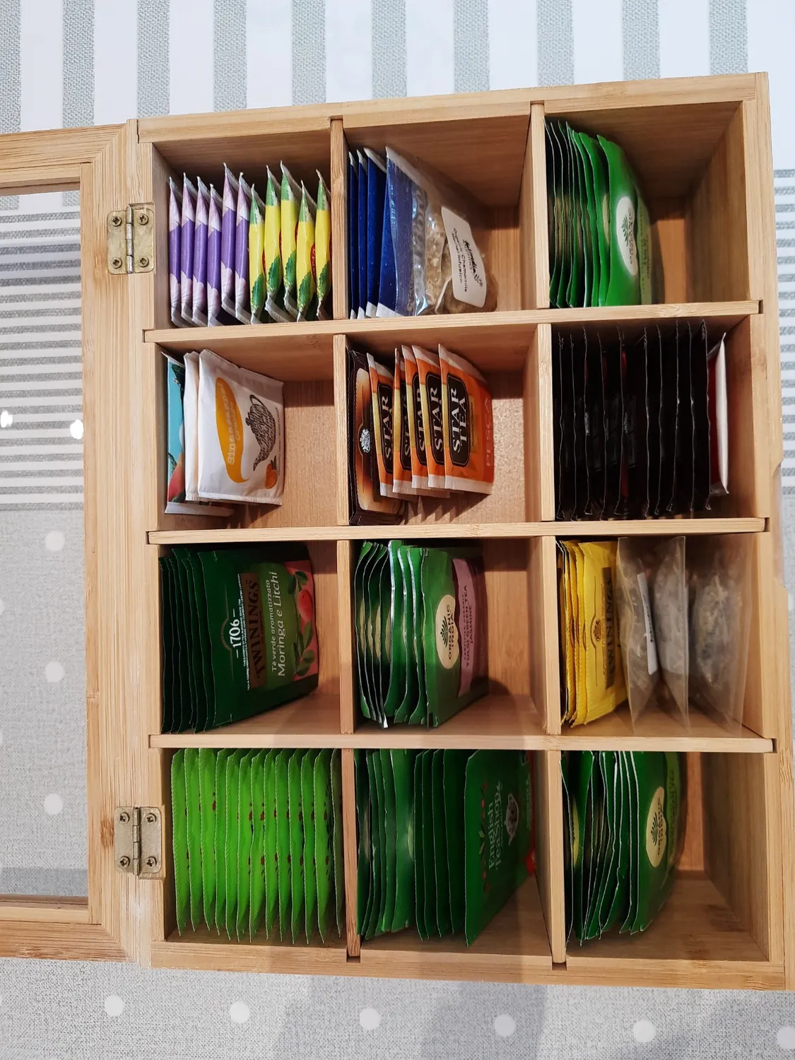 mDesign Teebox Teekiste Holz 12 Fächer bambus mit Sichtfenster