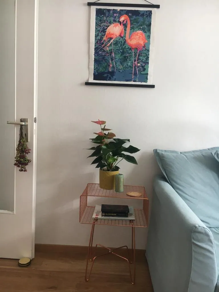 mDesign Beistelltisch Metalldraht mit Korb Beistelltisch Mattsilber