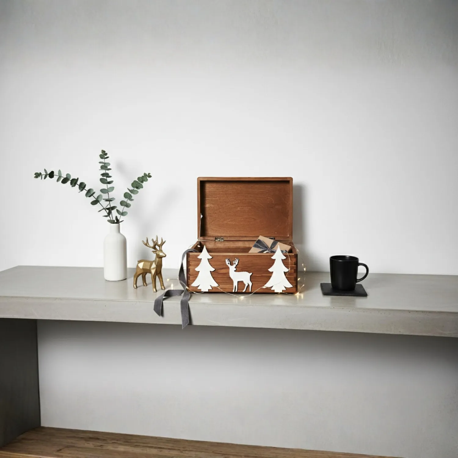GoodFreshDecor Holzbox Weihnachten 30x20x14 cm Tanne Rentier braun