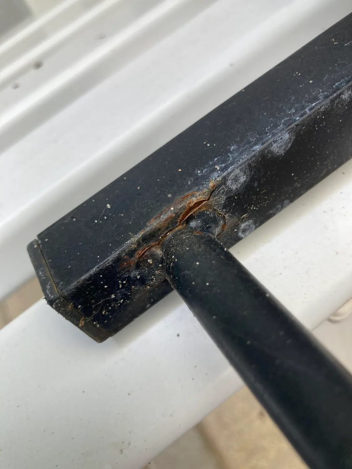 BOMCLAP Gartenschlauchhalter freistehend Metall schwarz Ablage