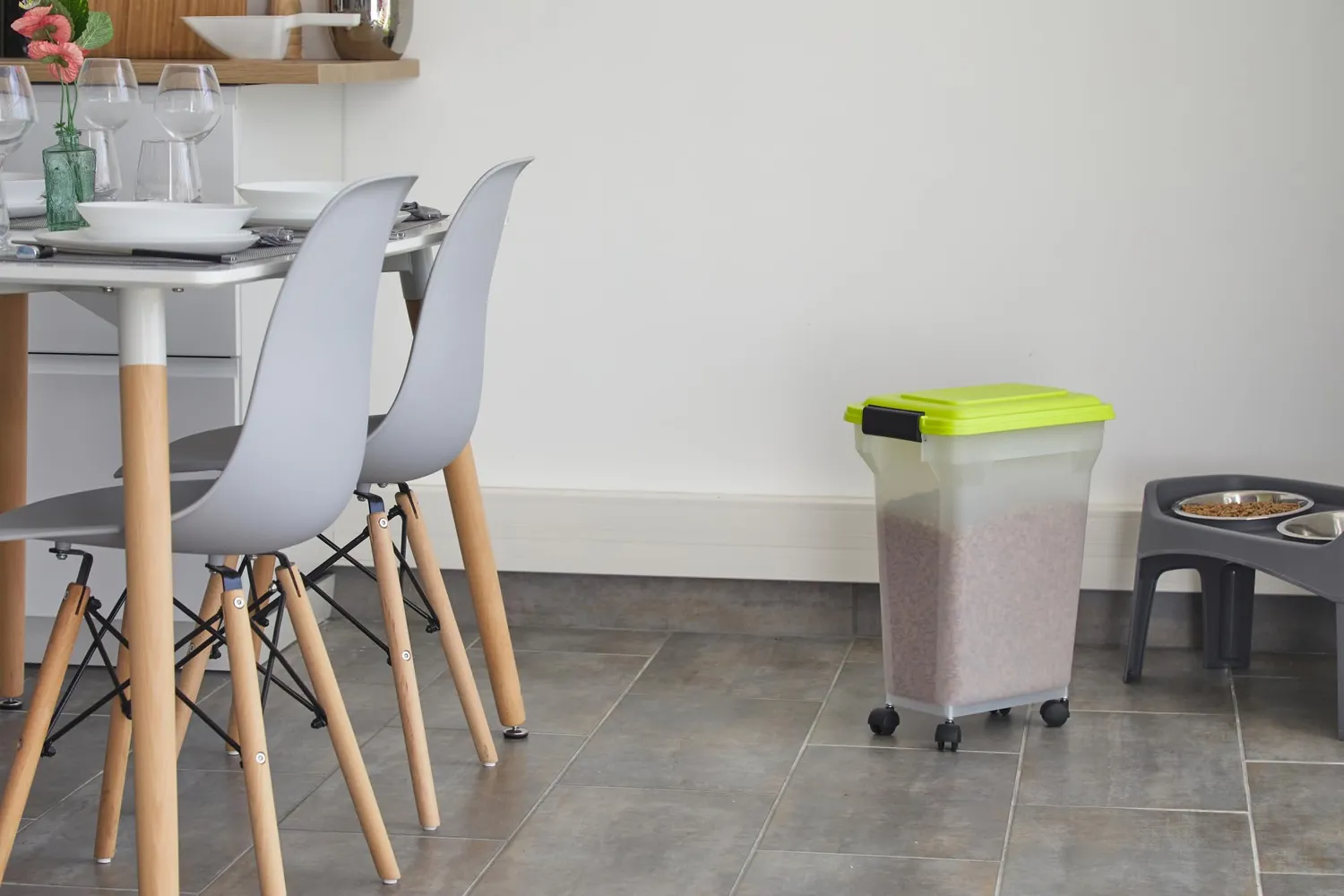 Iris Ohyama ATS-M Futterbox 20L Pistazie luftdicht mit Rollen