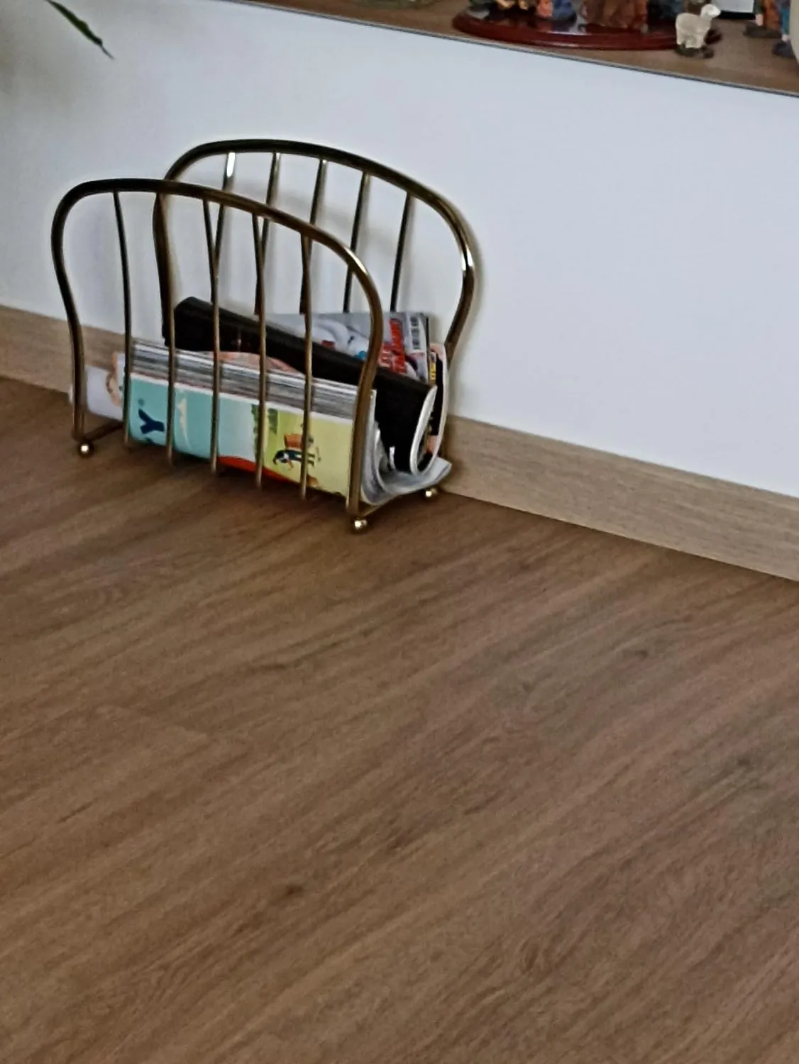mDesign Zeitungsständer Metall cremefarben freistehend