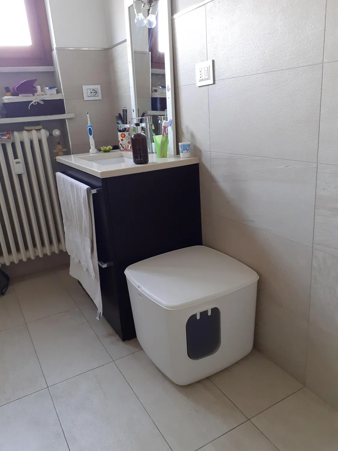 Iris Ohyama CCLB-500 Katzentoilette Weiß Beige geschlossen