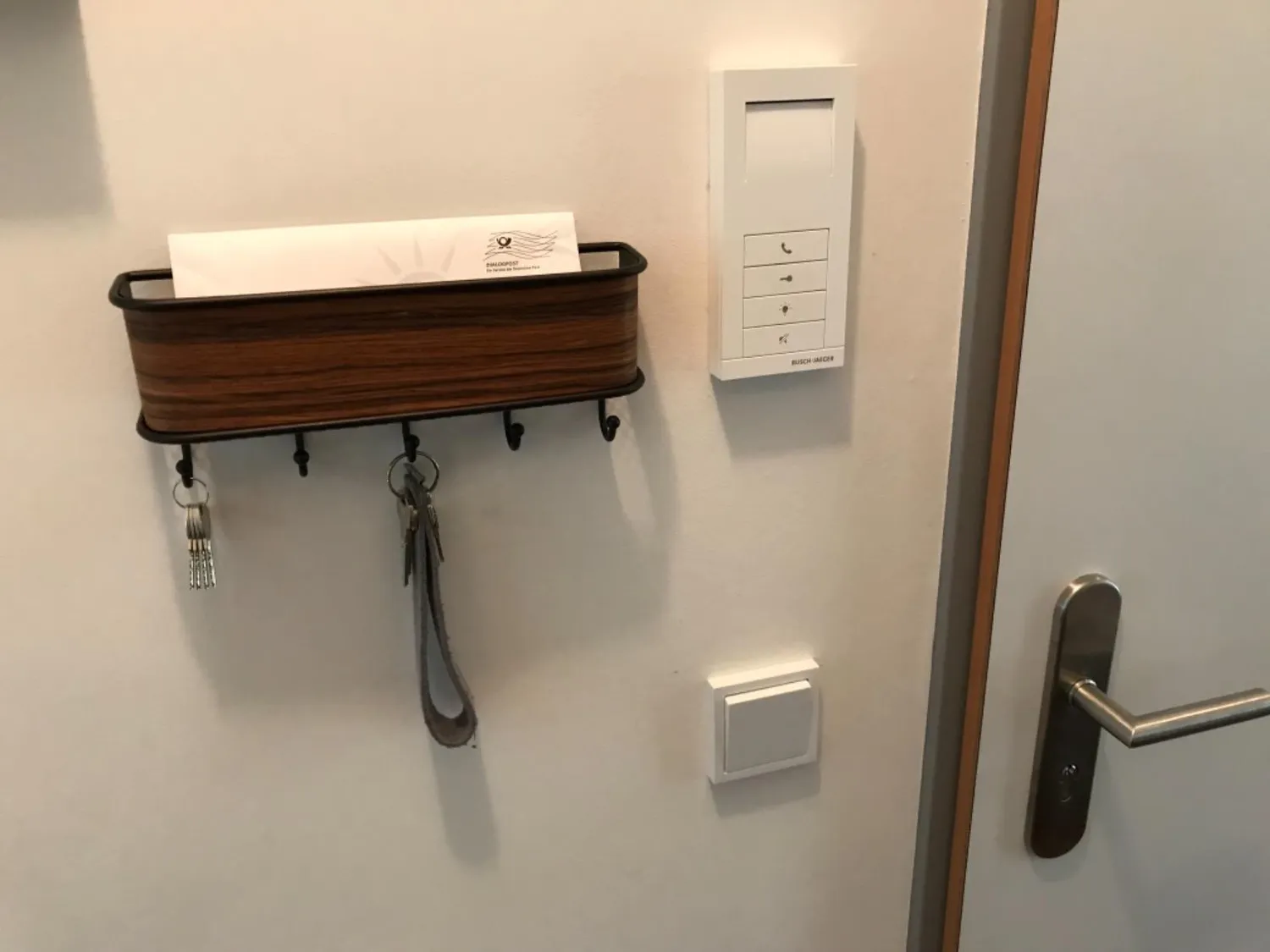 mDesign Schlüsselbrett Holz Metall bronze Palisander 5 Haken