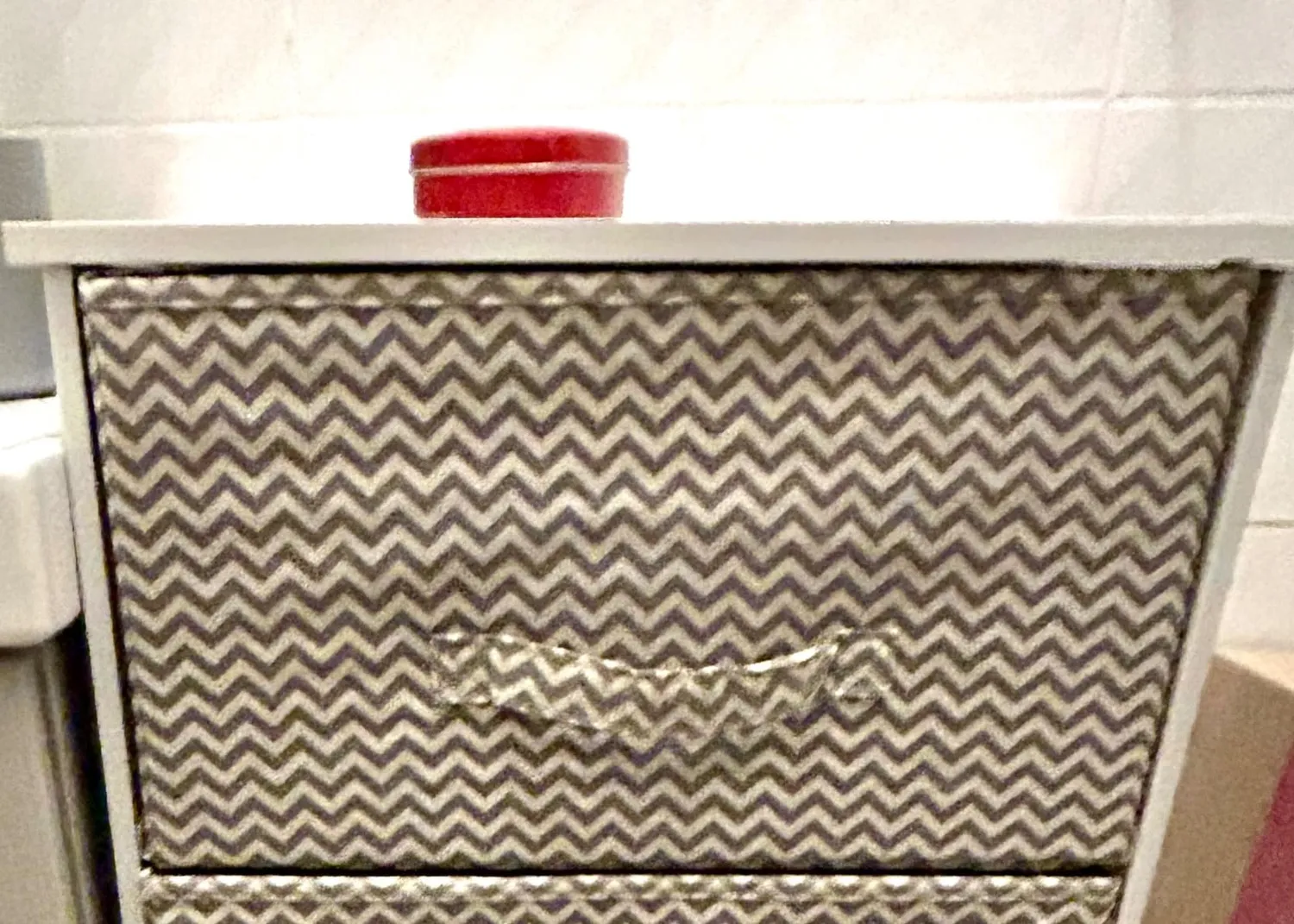 mDesign Kommode mit 4 Schubladen Stoffschrank Taupe-Weiß Zickzack