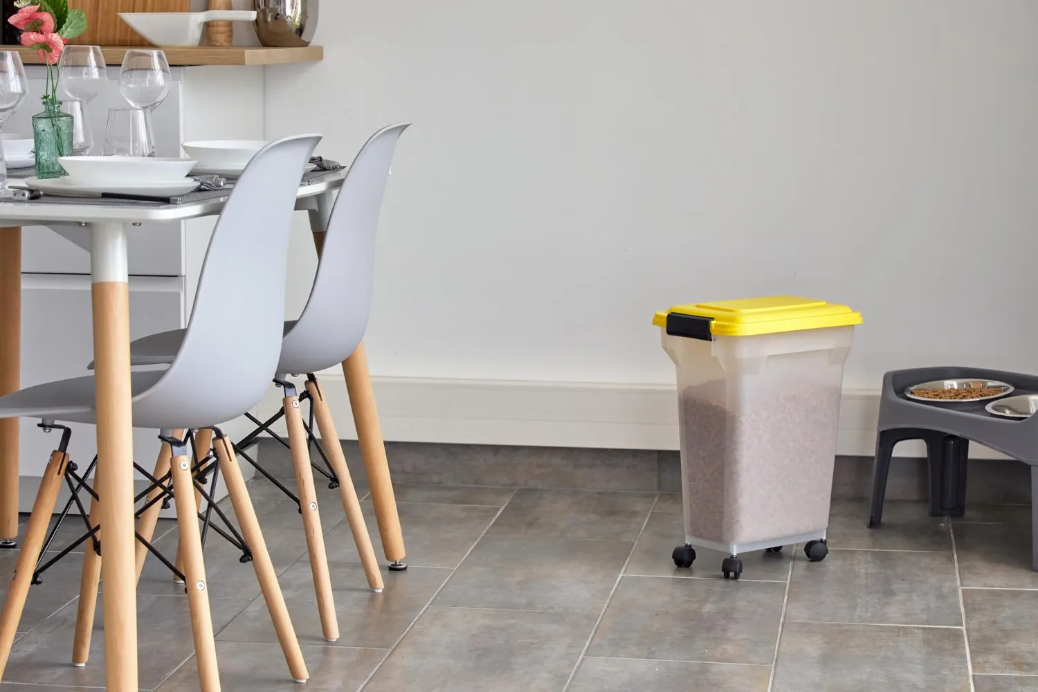 Iris Ohyama ATS-M Futterbox 20L gelb mit Rollen