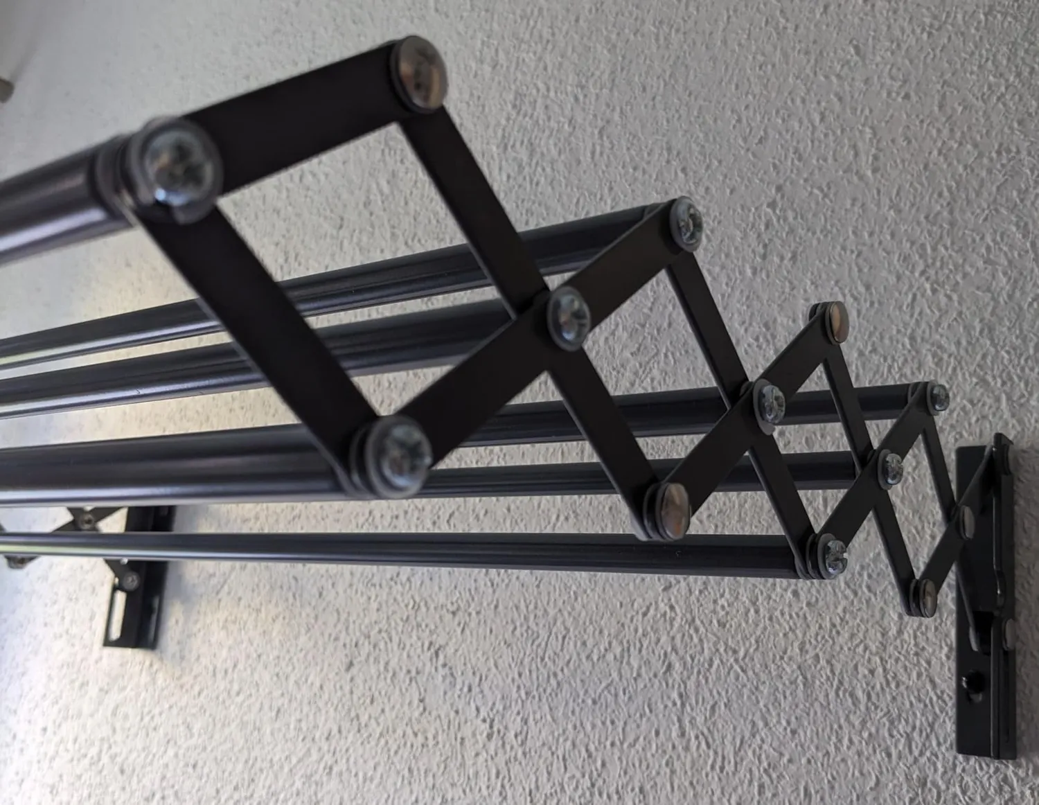 mDesign Wäscheständer ausziehbar 8 Stangen Wandtrockner Gold