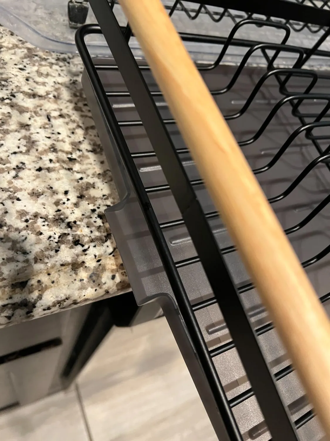 mDesign Geschirrabtropfer Metall mattschwarz mit Holzgriffen