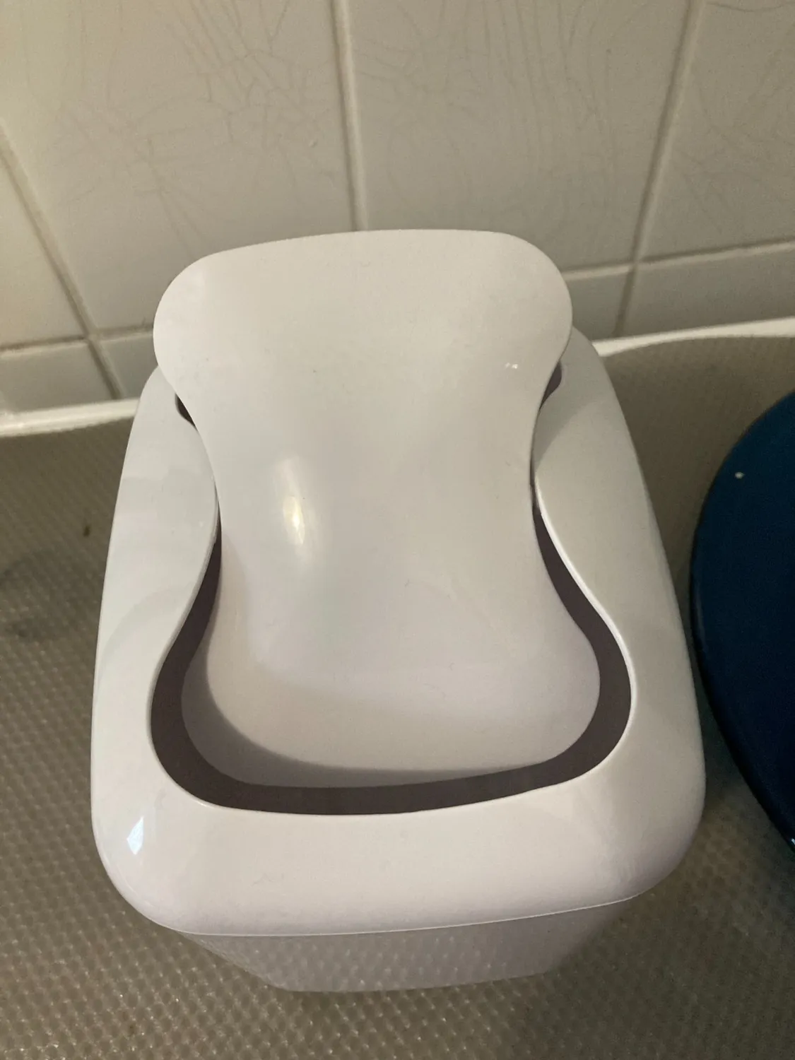 mDesign Mülleimer Bad Weiß Kunststoff mit Schwungdeckel