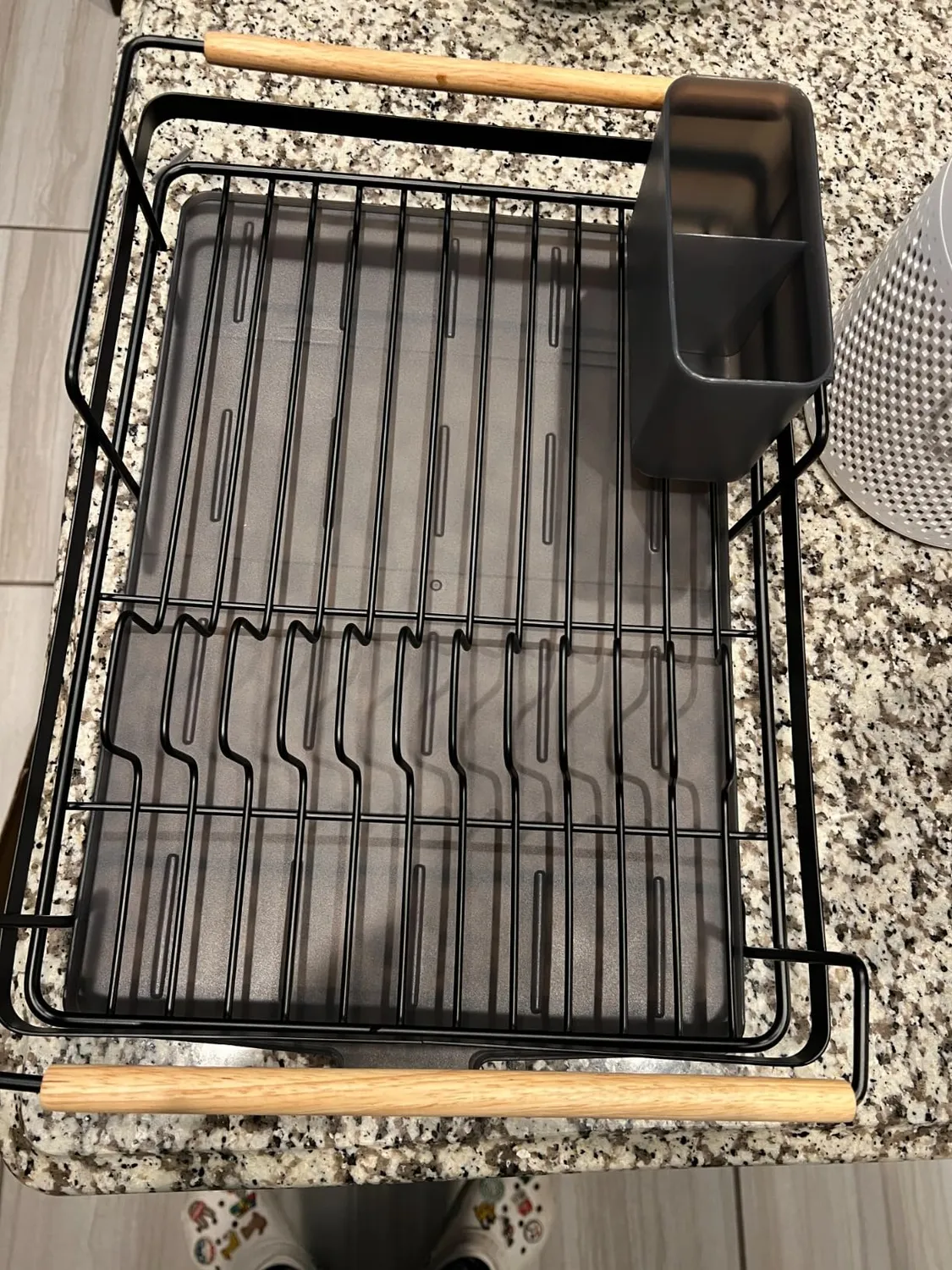 mDesign Geschirrabtropfer Metall mattschwarz mit Holzgriffen