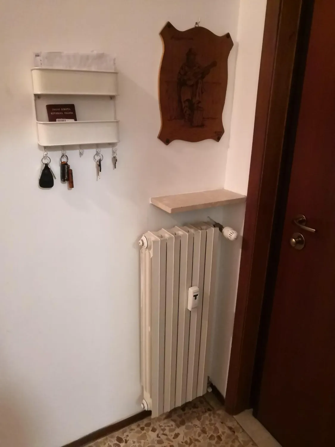 mDesign Schlüsselbrett Schlüsselboard Metall silber mit Ablage