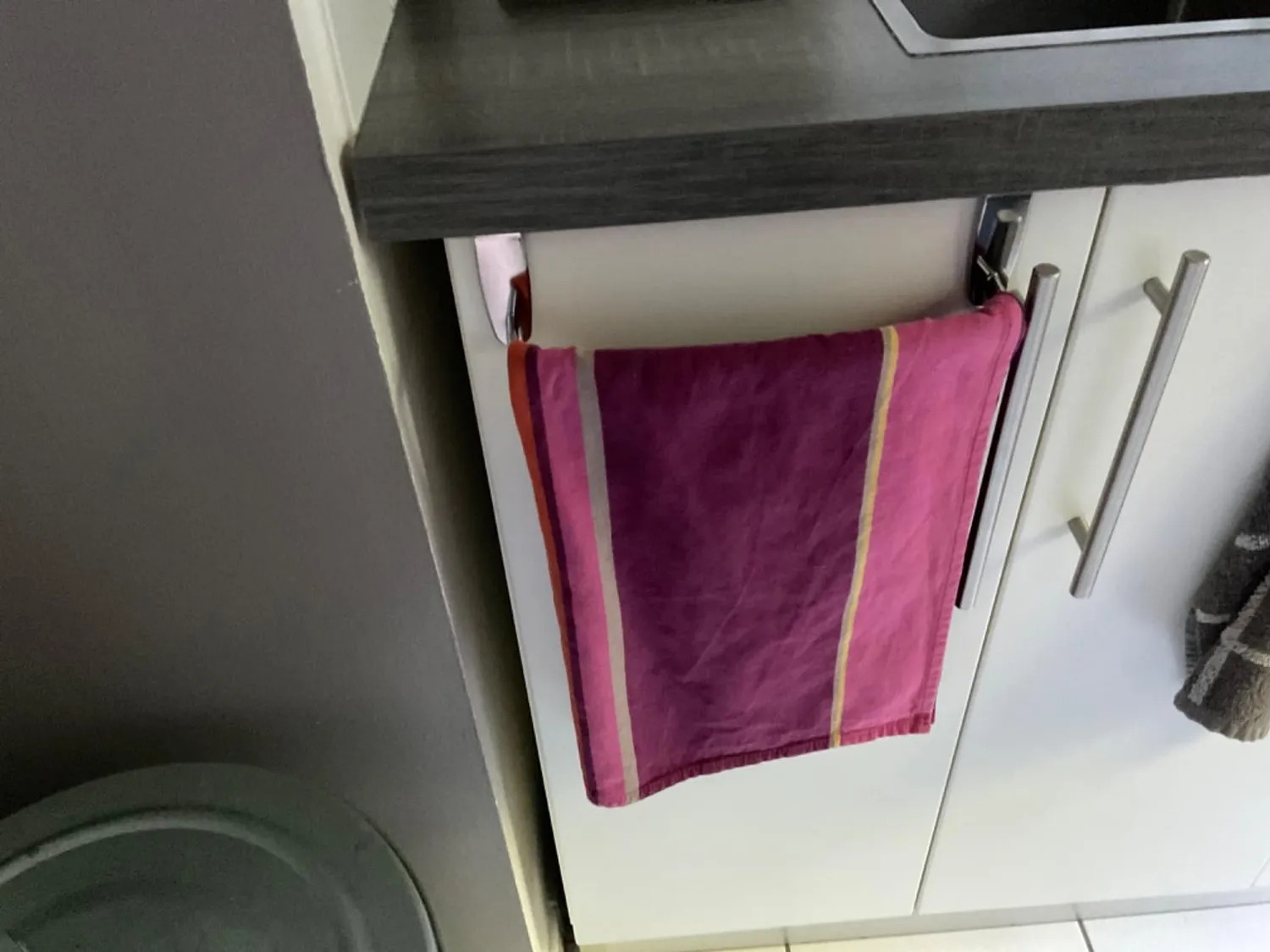 mDesign Geschirrtuchhalter gebogen Metall silber