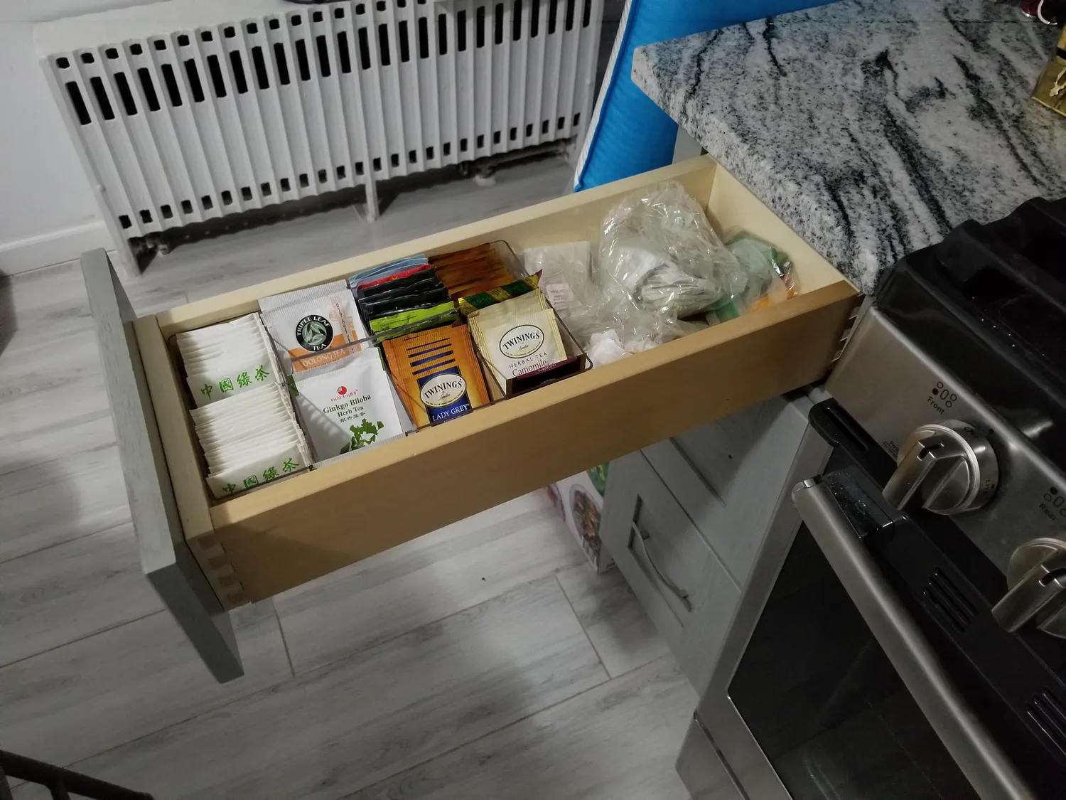 mDesign Küchen Organizer 8 Fächer transparent mit Griff