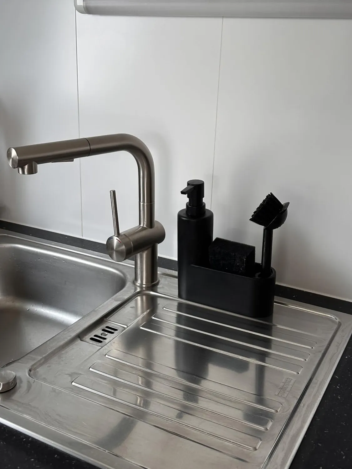 Black Spülbecken Organizer Kunststein schwarz matt