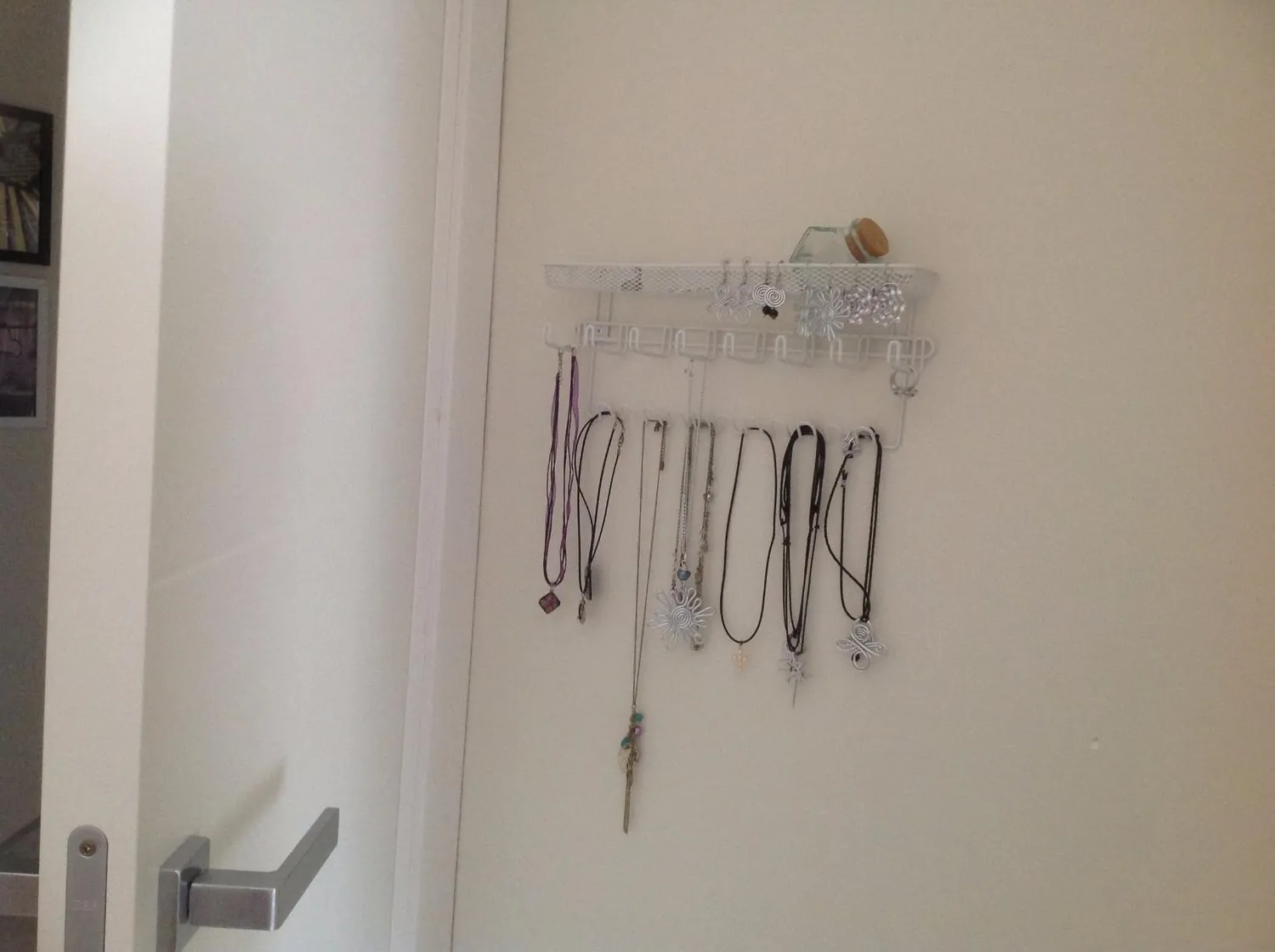 mDesign Schmuck Organizer Wandgarderobe weiß 19 Haken Ablage