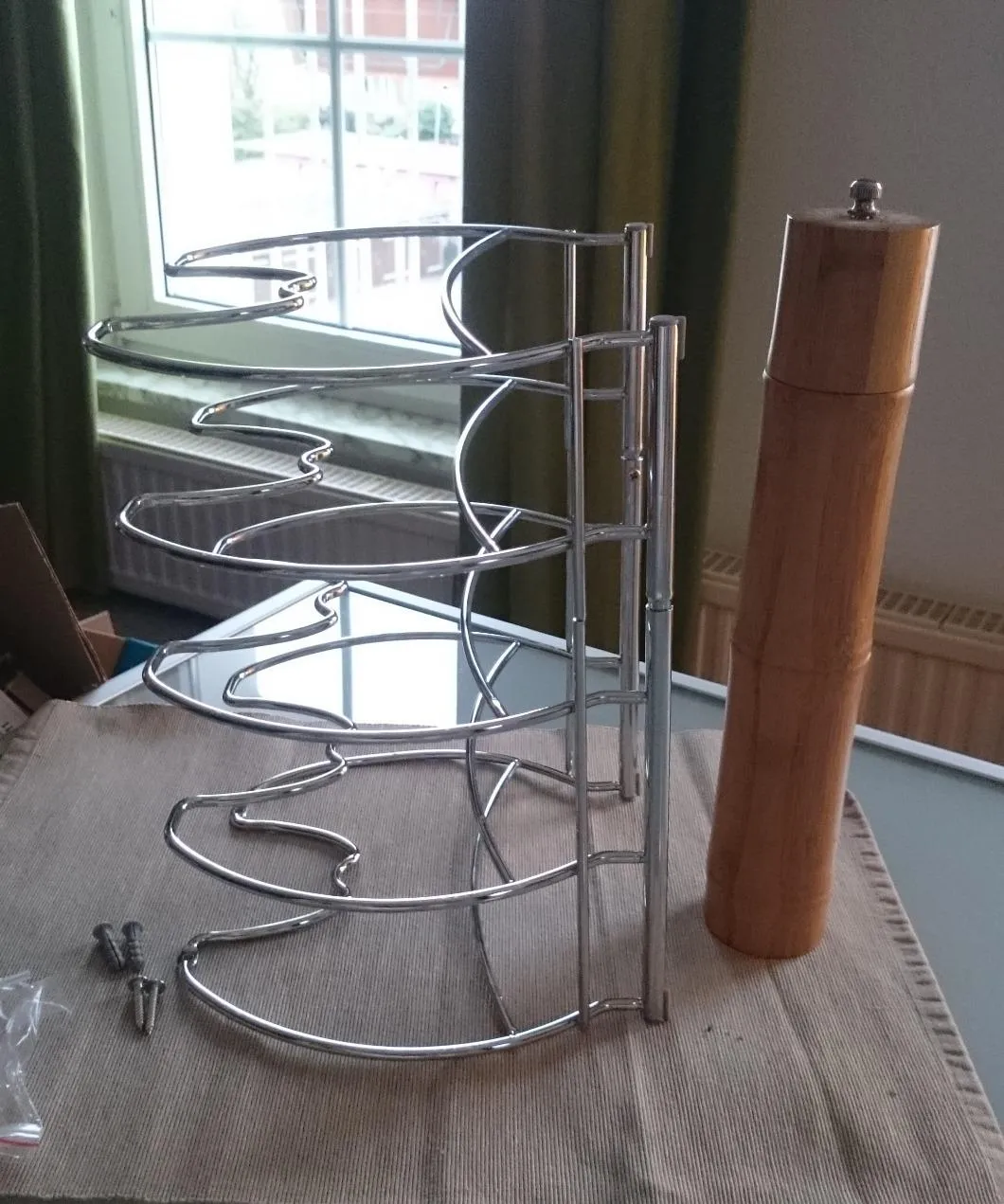 mDesign 6316MDKEU Pfannenhalter Chrom für 28 cm Pfannen