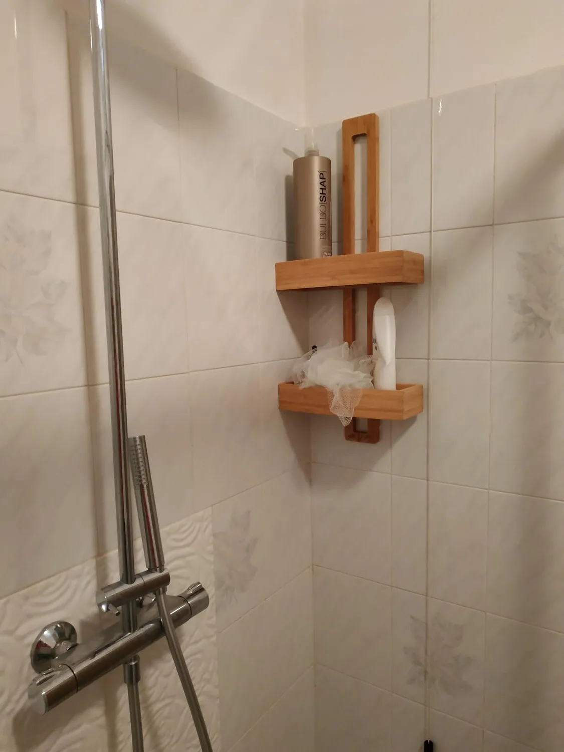 mDesign Duschablage zum Aufhängen Bambus Metall