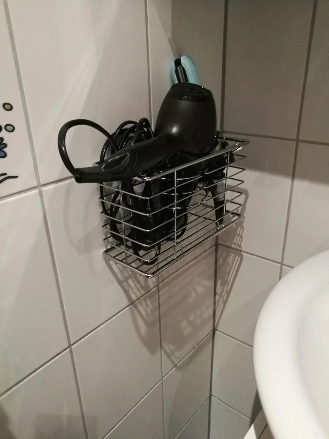 mDesign Fönhalter Metall Wand-Organizer 3 Fächer schwarz
