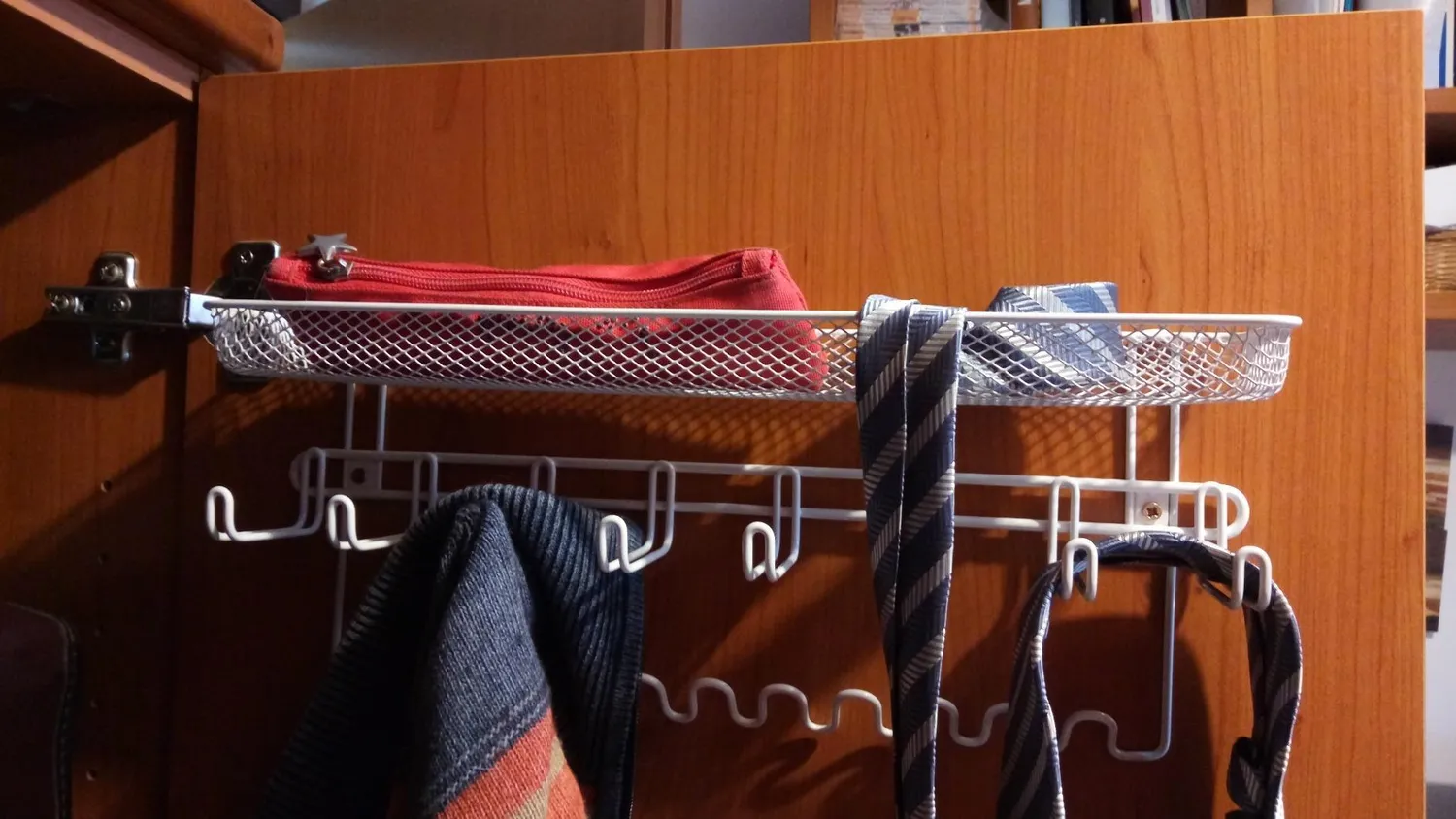 mDesign Schmuck Organizer Wandgarderobe weiß 19 Haken Ablage