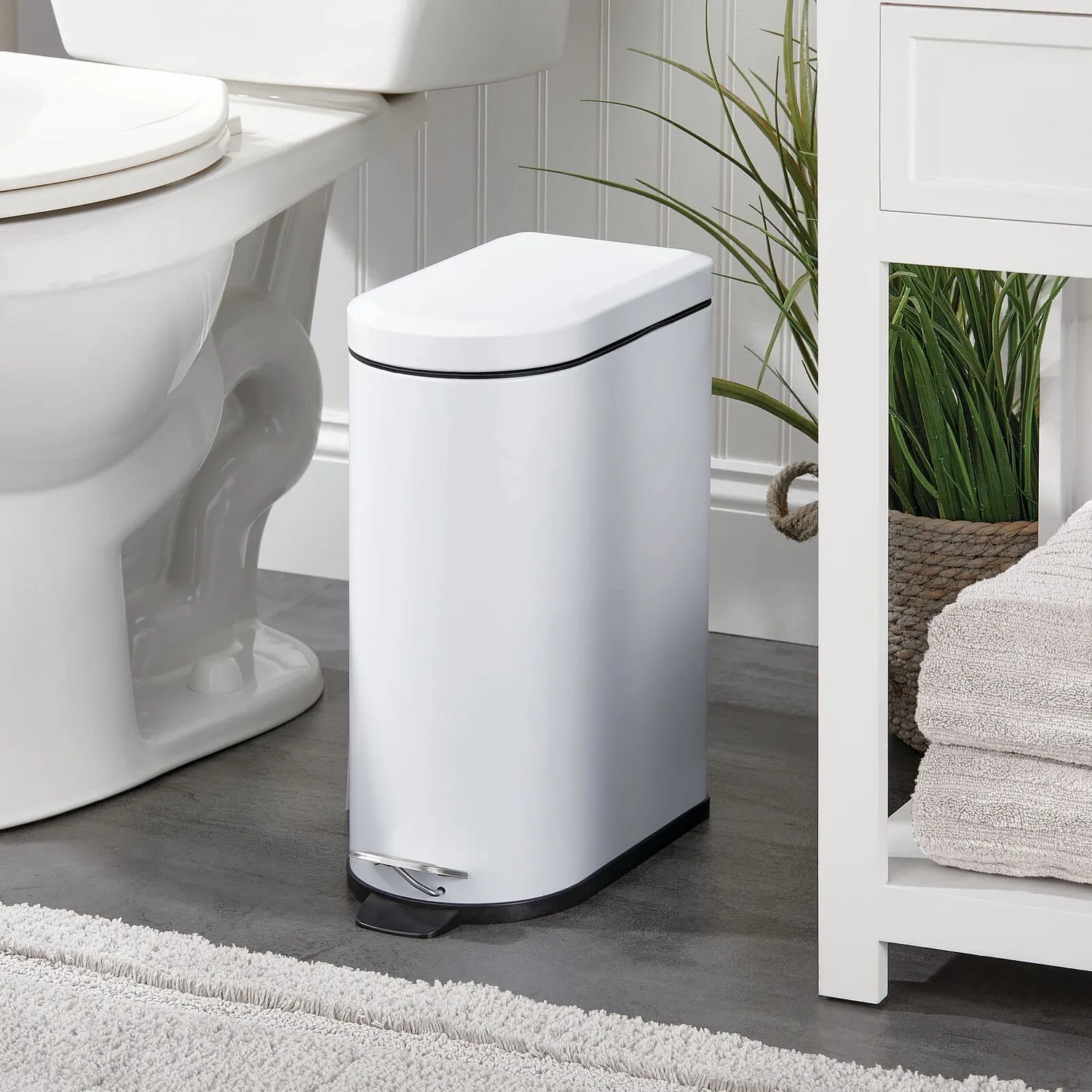 mDesign Tretmülleimer 10 Liter weiß mit Pedal