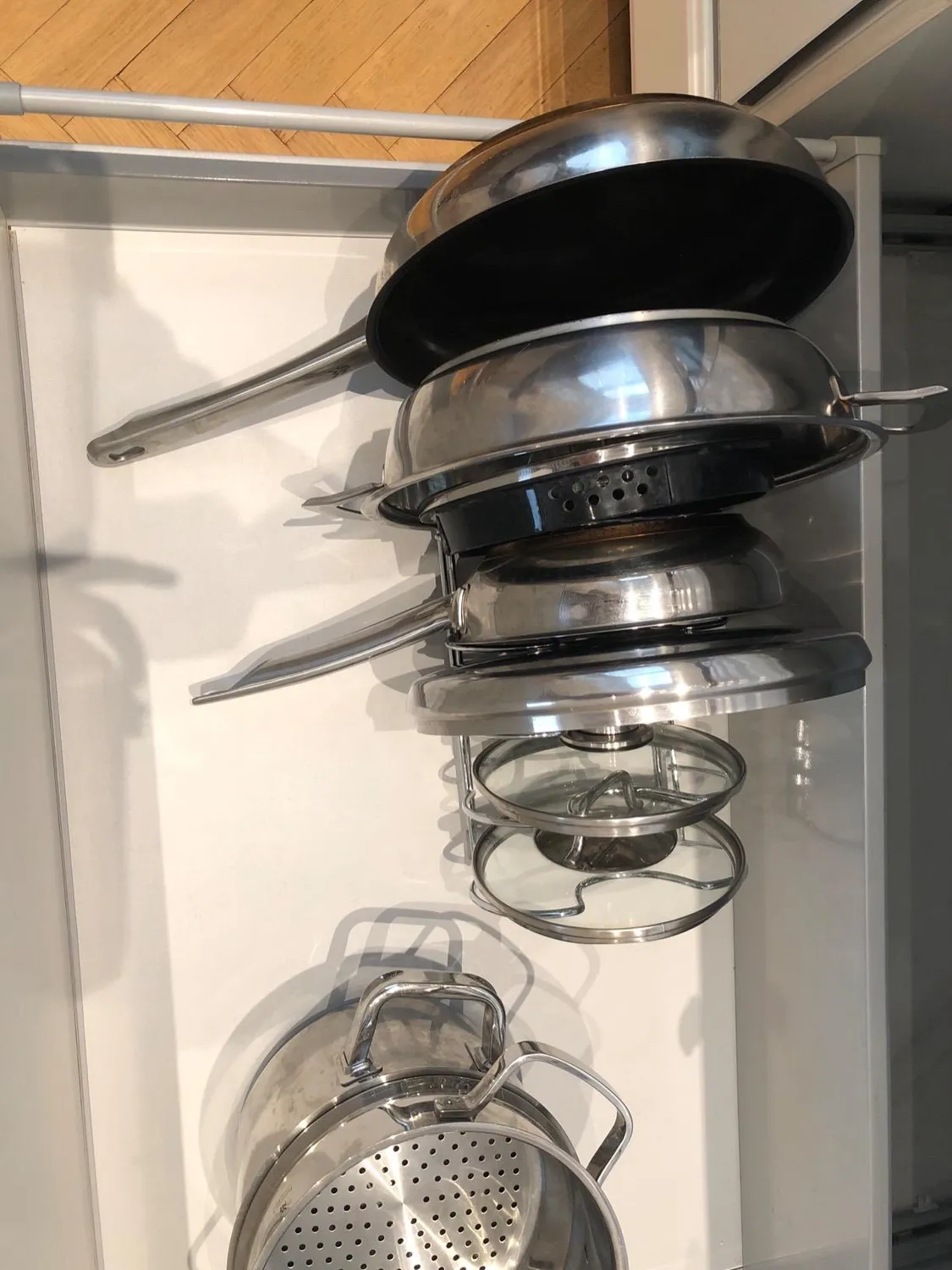 mDesign 6544MDKEU Pfannenhalter Chrom 6 Fächer stehend