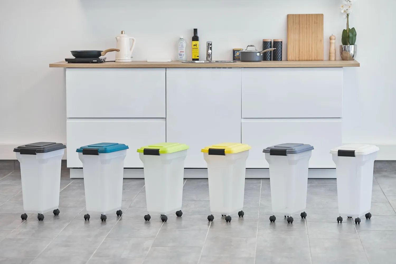 Iris Ohyama ATS-M Futterbox 20L gelb mit Rollen