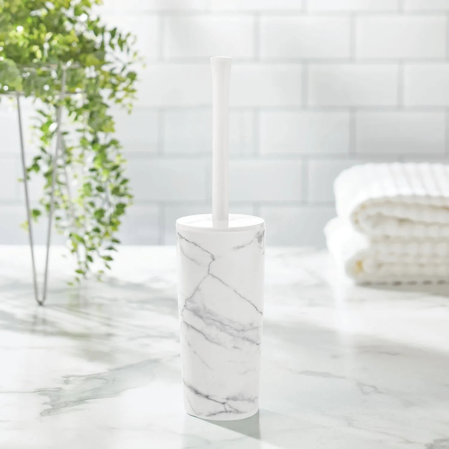 mDesign WC-Bürste mit Halter weiß marmoriert Kunststoff