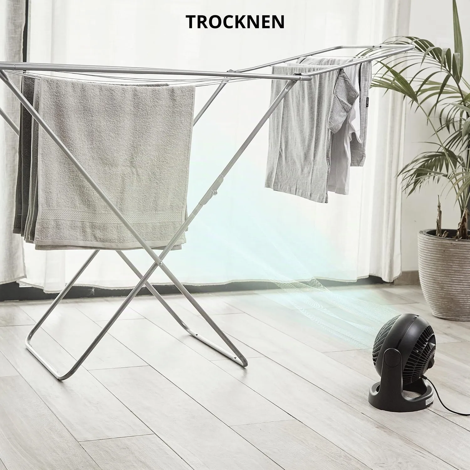 Iris Ohyama Woozoo PCF-HE15 Tischventilator Schwarz 13m²