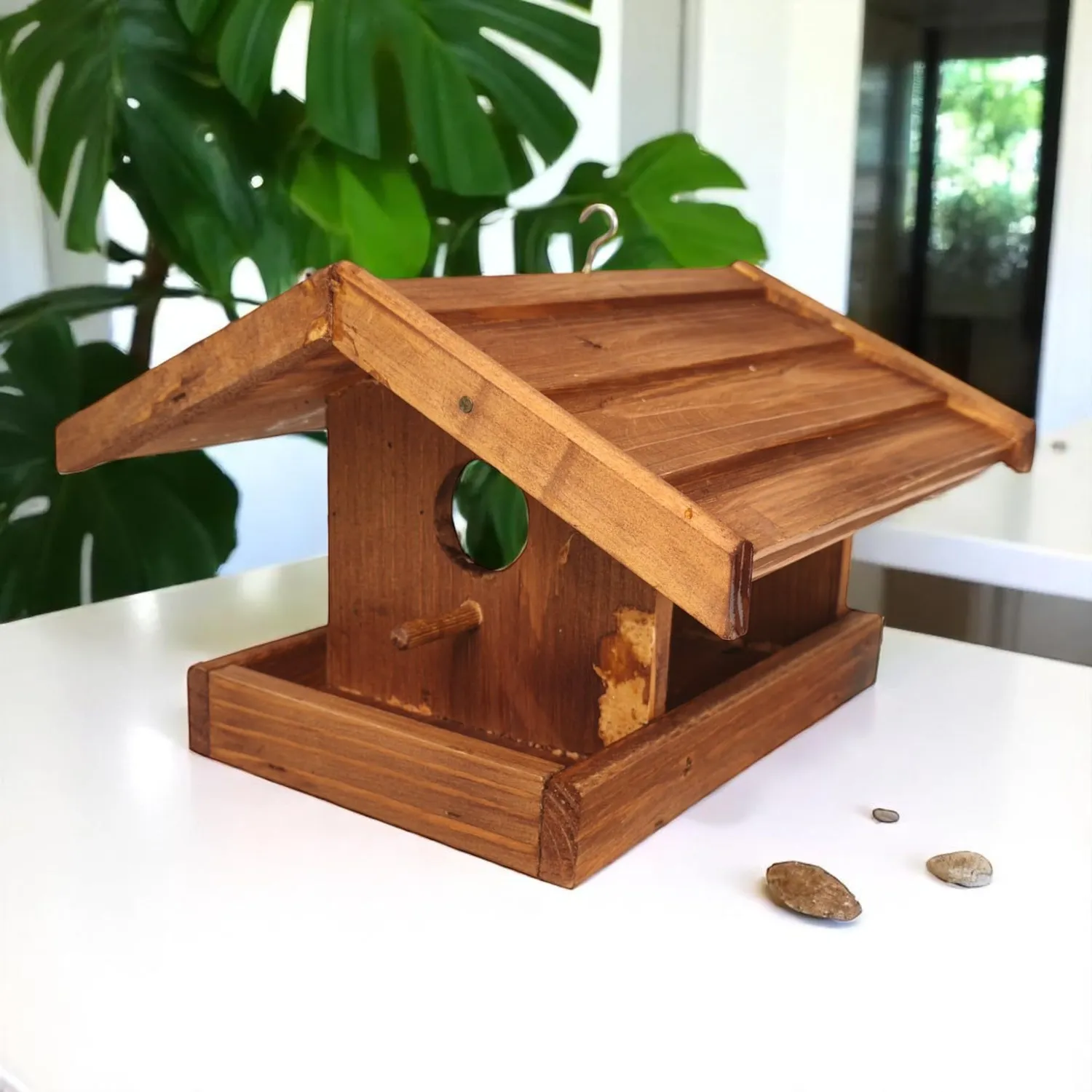 GoodFreshDecor Vogelhaus Futterhaus 24,5 cm braun Haken
