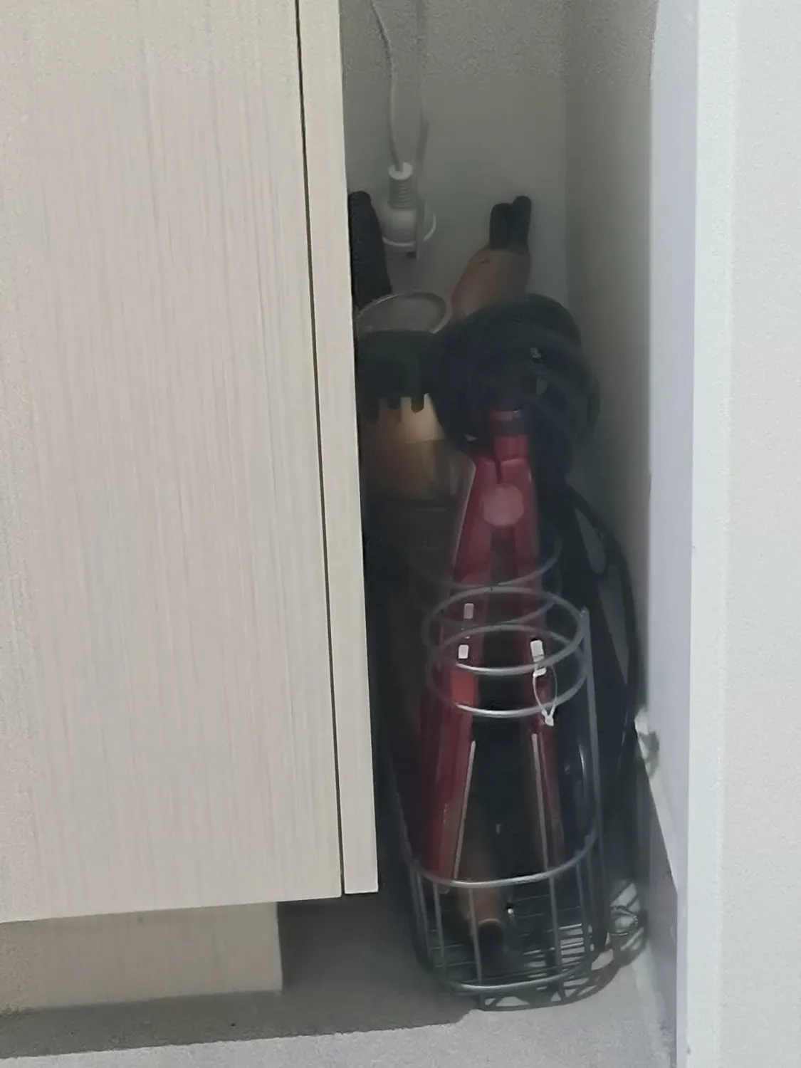 mDesign Fönhalter Wandmontage dunkelgrau 4 Fächer