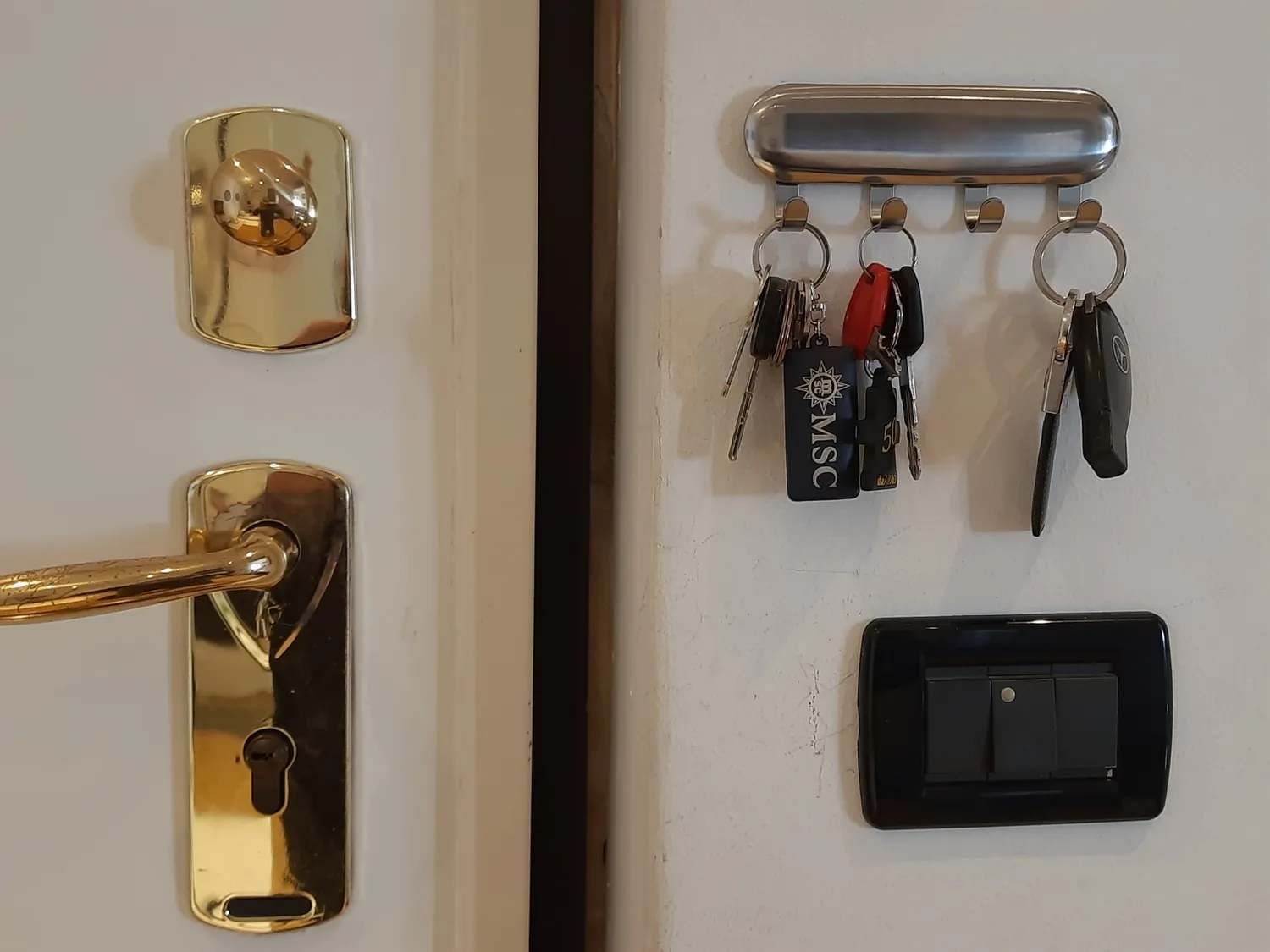 mDesign AFFIXX Hakenleiste Edelstahl selbstklebend 4 Haken